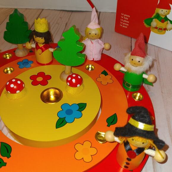 Goki Wooden Wreath Complete in Box w/ 14 figures Montessori - Picture 6 of 9